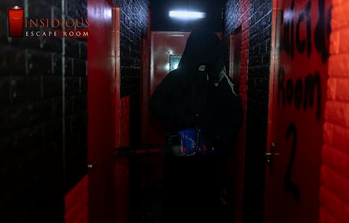 Temperature-controlled escape room