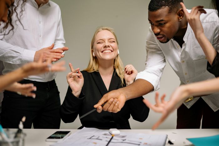 Escape rooms strengthen decision making under pressure.